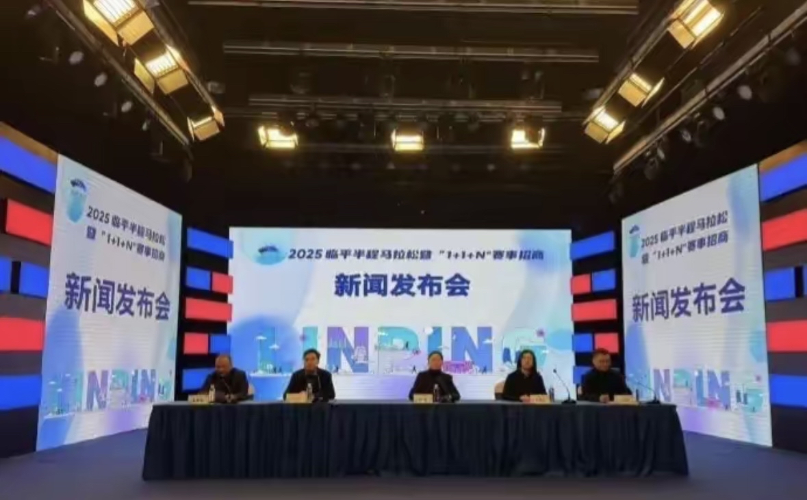 关于顶级比赛精彩纷呈，球场上热点不断刷新的信息
